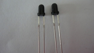 光电器件新标杆 佰鸿F3/3mm圆头黑色940nm高灵敏红外接收LED二极管/鼎元24